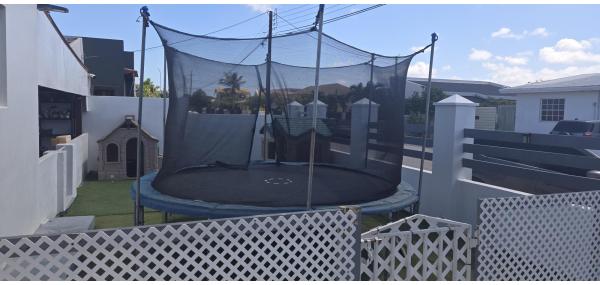 Ban hunga y diberti hunto den nos speeltuin.