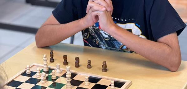 Constructing a table for students to play chess