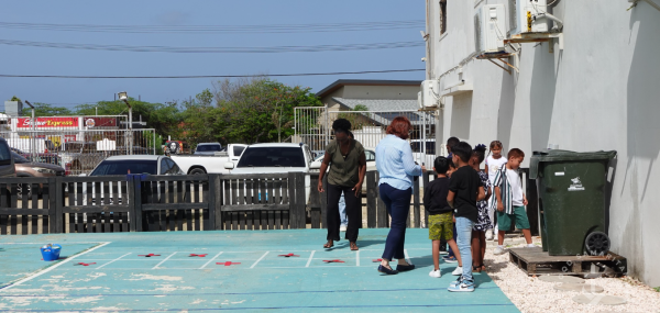 Drecha i verf nos veld (basket,volley,spelletjes)