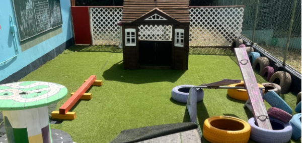 Embeyece nos speeltuin.