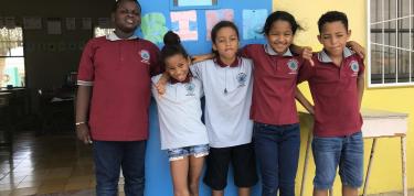 Schoolplein en muren opknappen en vergaderruimte